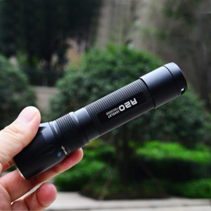 بررسی چراغ قوه Olight R20 Javelot