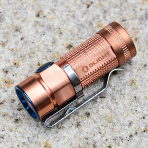 بررسی چراغ قوه سفارشی شده S1 Baton Raw Copper